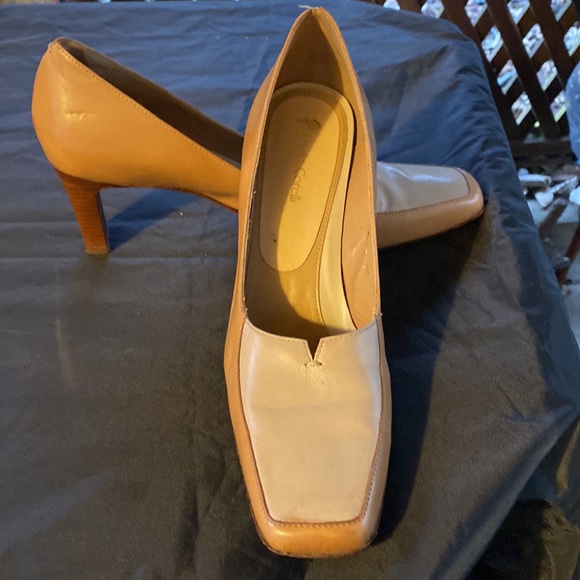 Retro tan and cream  Hugh heels - Picture 3 of 4